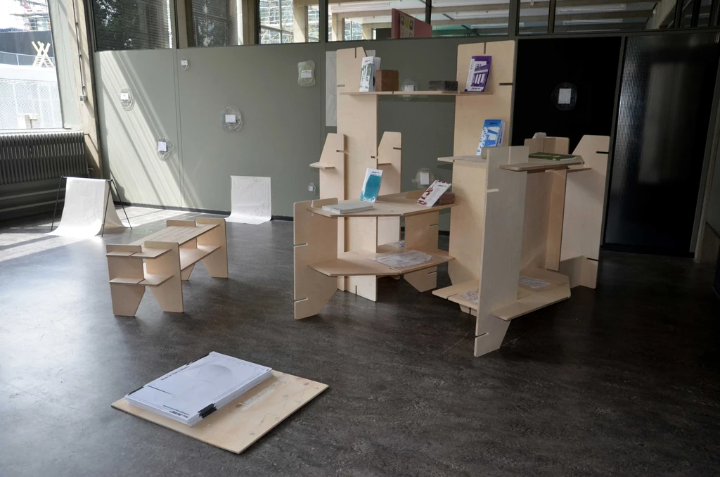 Hovering doors